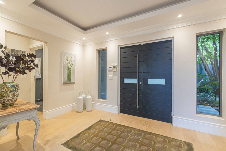 4 Bedroom Property for Sale in Fresnaye Western Cape